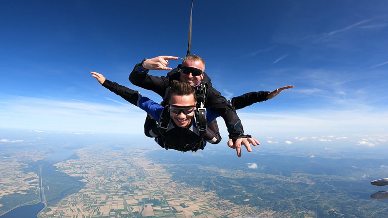 Tandem skydiving in Craotia